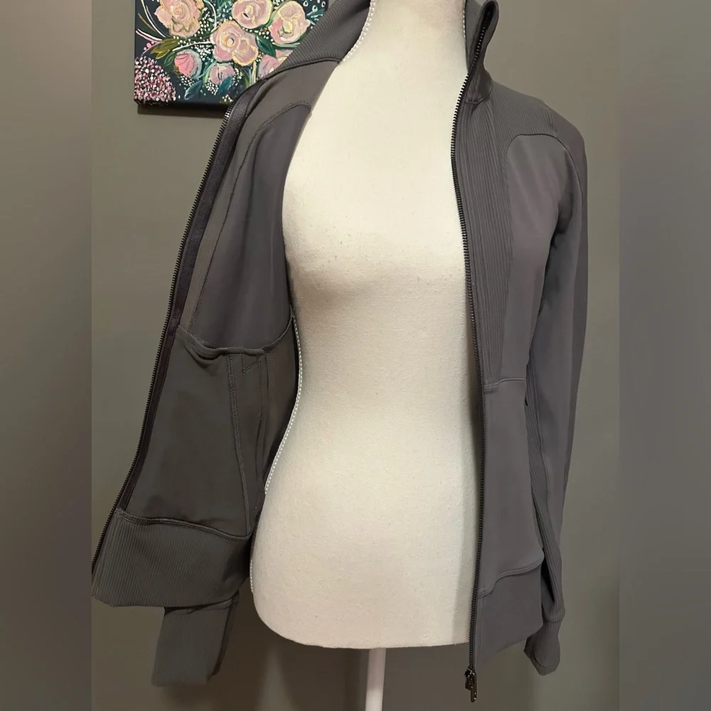 Lululemon Athletica Movement to Movement Jacket in Titanium- New With Tags - Picture 11 of 14